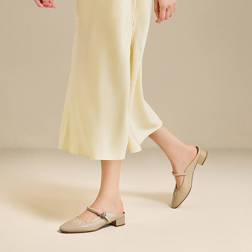 2楼千百度 25年夏季新品 包头拖 A25251719 商品图2