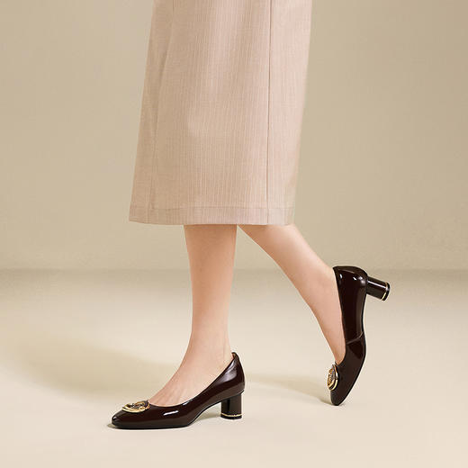 2楼千百度 25年秋季新品 浅口单鞋 A25481818 商品图2