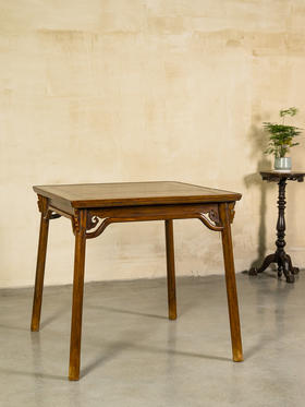 清早期	黄花梨云纹牙头高罗锅枨一腿三牙方桌