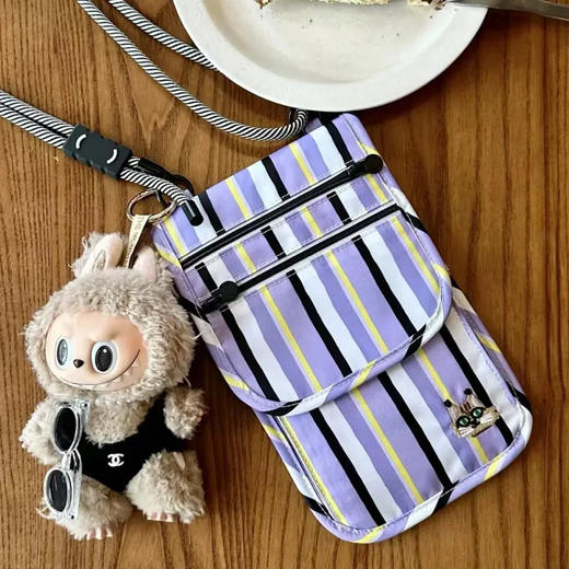 优选丨【两件起拍，福利加购品不在起拍件数内】Hugz品牌满199加购0.1送帆布袋！疯抢📢 Hugz 小众设计师系列联名包包大合集，每一款都是艺术品级别！现仅9.9💰起抢艺术品包包，背出百万气场！ 商品图3