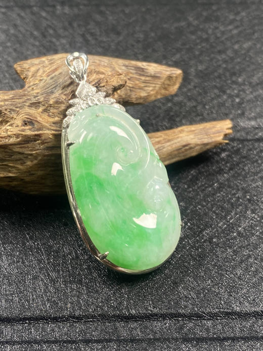 【FC0035】18K金镶嵌翡翠飘绿如意吊坠  饱满冰润 色阳完美 商品图0