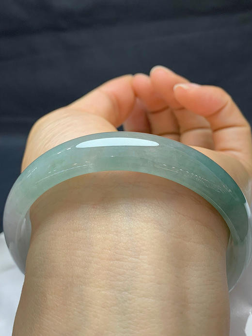 620599，63.5圈口，糯冰油青正圈平安镯，种水好，透手 商品图4