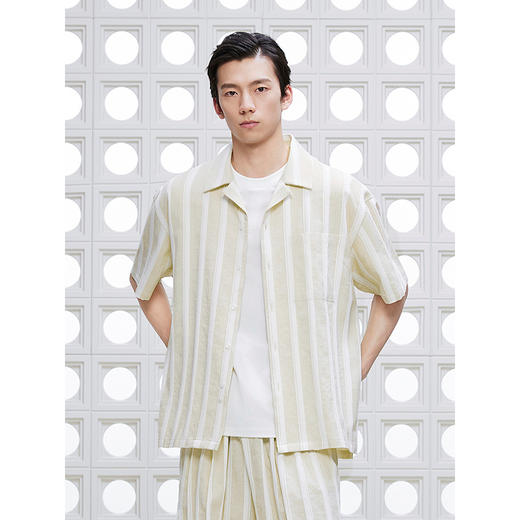 GXG男装 条纹设计短袖衬衫微皱感肌理衬衣通勤上装 2025夏季新品 商品图3