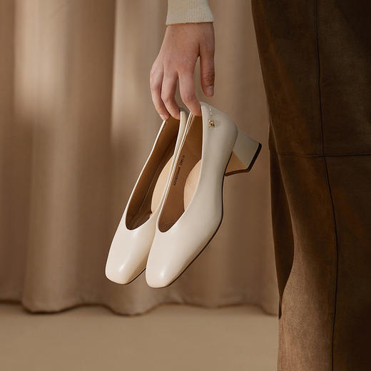 2楼千百度 25年春季新品 浅口单鞋 A25185510 商品图4