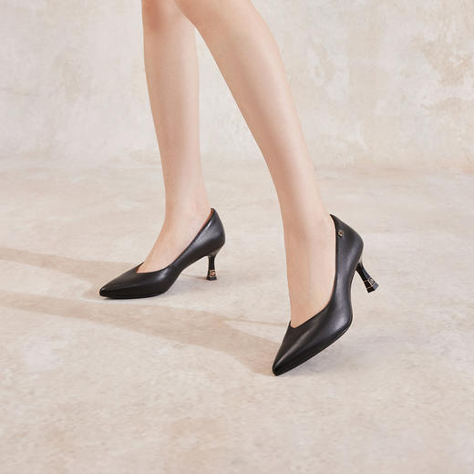 2楼千百度 24年秋季新品 浅口单鞋 A24471653 商品图4