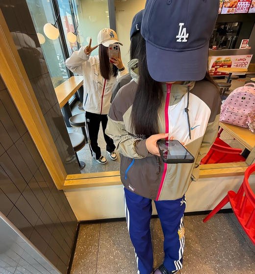 NK得物同渠道三色户外休闲撞色夹克外套 商品图4