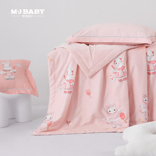 10楼 梦洁宝贝  小幸福裸睡抗菌被：好运相伴  150*215cm/645克   吊牌798-998元   活动价499-599元 商品图1