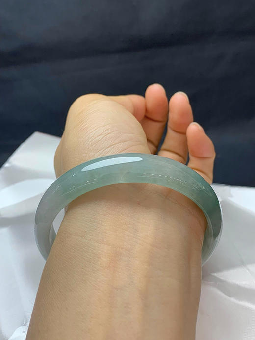 620599，63.5圈口，糯冰油青正圈平安镯，种水好，透手 商品图5