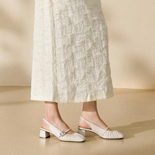 2楼千百度 25年夏季新品 时装凉鞋 A25285507 商品图2