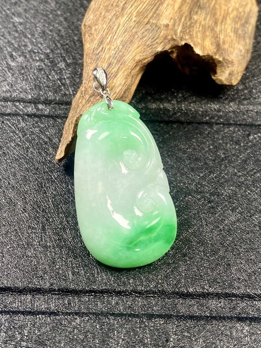 【FC0031】18K金镶嵌翡翠飘绿如意吊坠  玉润色阳 完美大气 商品图1