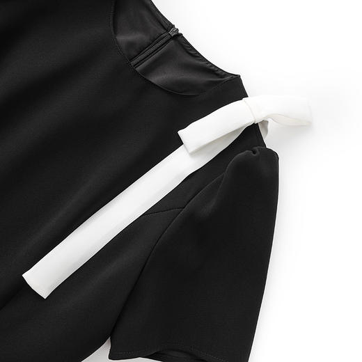 「高货wl」全新升级【铂金会员330/天猫439/差价109】(02901)洛诗琳法式不规则蝴蝶撞色连衣裙2025夏季气质收腰百褶裙 商品图3