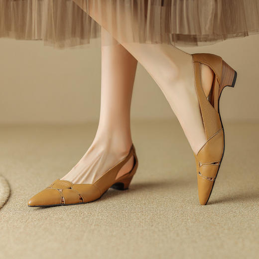 【预售5天】包头镂空尖头羊皮米白高跟鞋，中跟配旗袍法式通勤单鞋SSS&5327 商品图4