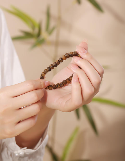 【沉香溯源】棋楠5mm方珠手串 BCQN367 （特殊商品请在收货之后48小时内申请退换货，过期不予处理！！！） 商品图2