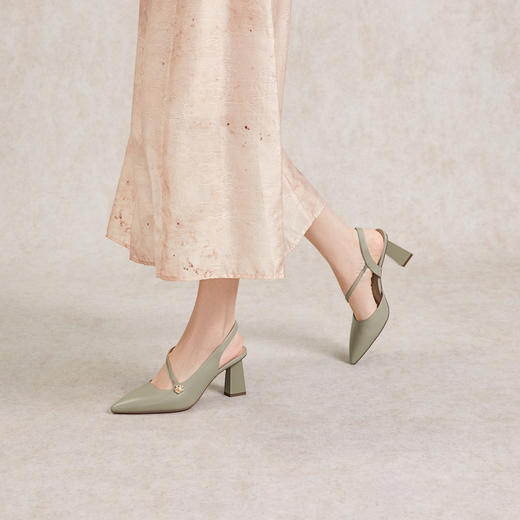 2楼千百度 24年夏季新品 时装凉鞋 A24257796 商品图4