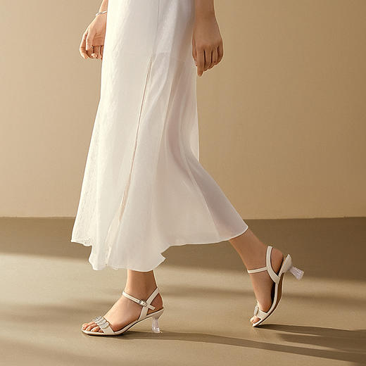 2楼千百度 25年夏季新品 时装凉鞋 A25335920 商品图2