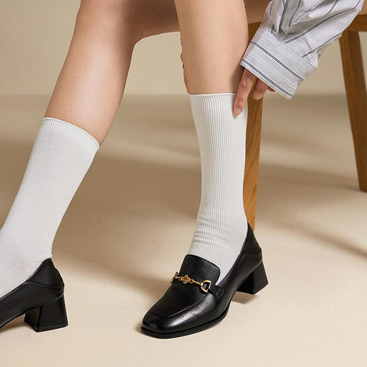 2楼千百度 25年秋季新品 乐福鞋（豆豆鞋）A25412203 商品图2