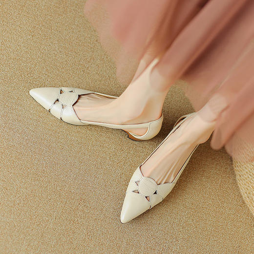【预售5天】包头镂空尖头羊皮米白高跟鞋，中跟配旗袍法式通勤单鞋SSS&5327 商品图2