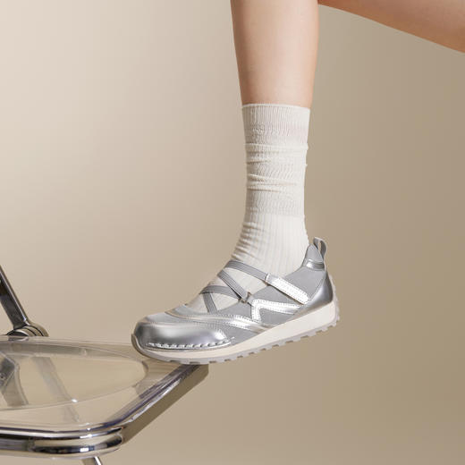 2楼千百度 24年秋季新品 时尚休闲鞋 A24420191 商品图1