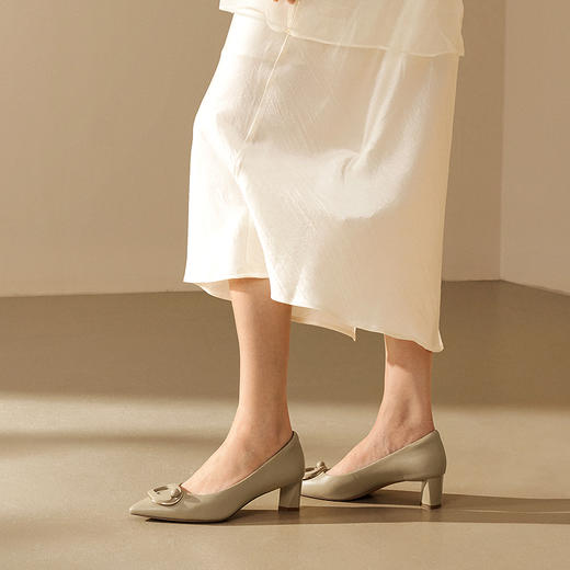 2楼千百度 25年春季新品 浅口单鞋 A25185649 商品图1