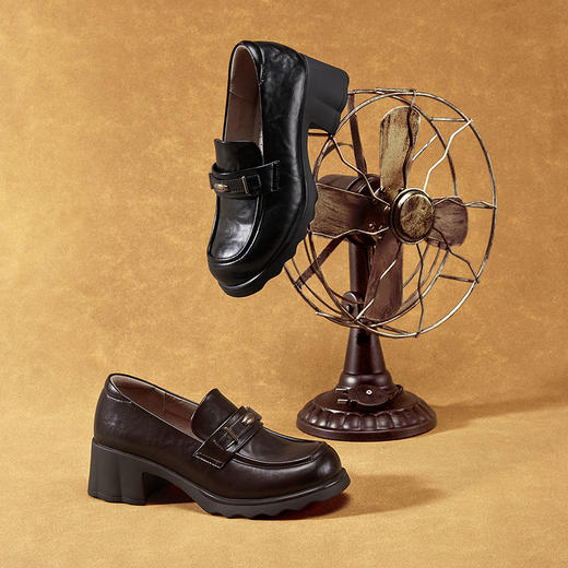 2楼千百度 25年秋季新品 乐福鞋（豆豆鞋） A25450139 商品图1