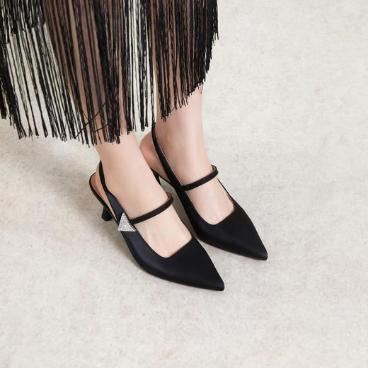 2楼千百度 24年夏季新品 时装凉鞋 A24264242 商品图4