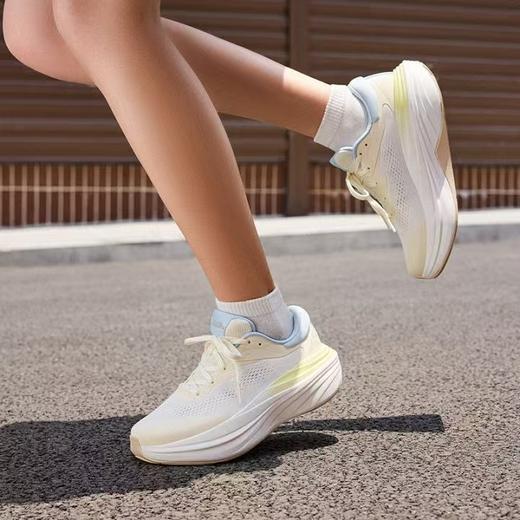 【399任选2件】安踏旅步S丨缓震舒适跑步鞋女鞋夏季新款有氧慢跑运动鞋122535545 商品图0