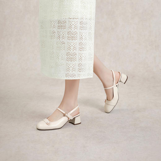 2楼千百度 24年夏季新品 时装凉鞋 A24272937 商品图4