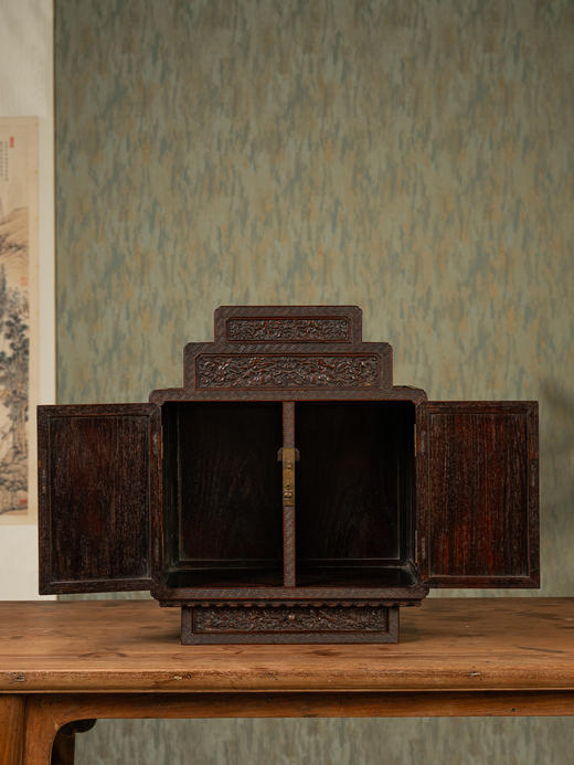 清中期	紫檀满雕云龙纹百宝箱 商品图4