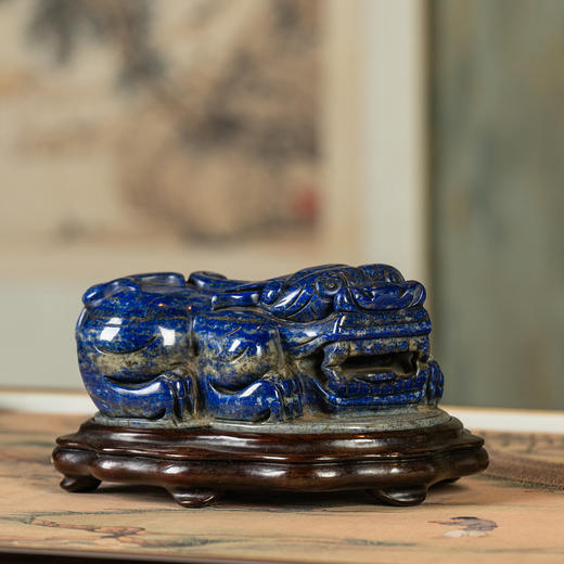 清	青金石雕瑞兽摆件（红木座） 商品图0