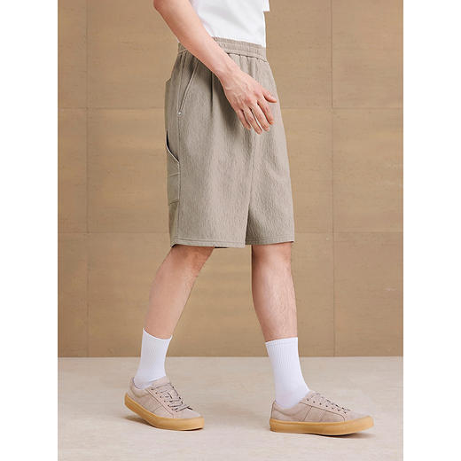 GXG男装 肌理树皮纹休闲短裤通勤男宽松撞钉五分裤 2025夏季新品 商品图2