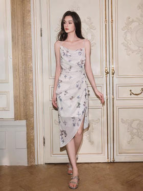 白色蝴蝶印花珠片绣弹力收腰修身打褶吊带裙