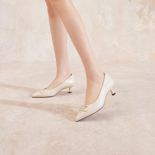 2楼千百度 24年秋季新品 浅口单鞋 A24482913 商品图4