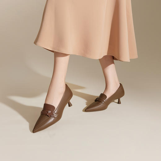 2楼千百度 24年秋季新品 浅口单鞋 A24482908 商品图1