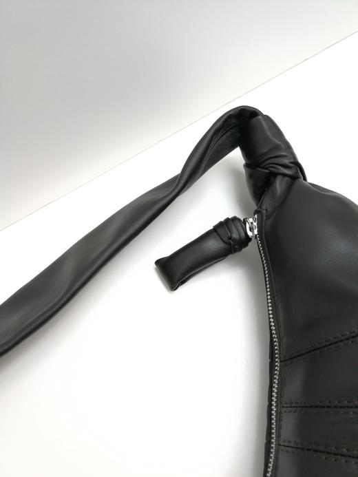 中性款羊皮革牛角包 中号013 商品图2