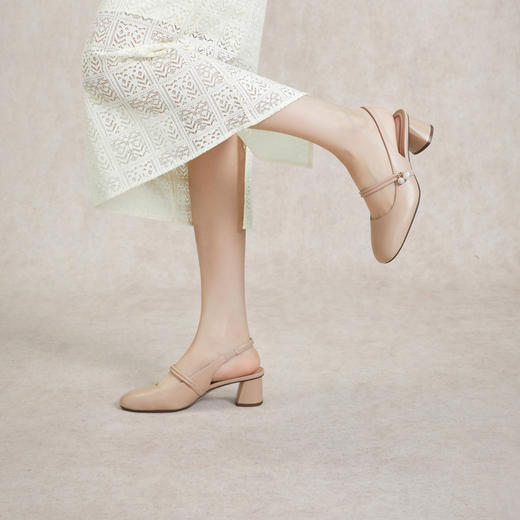 2楼千百度 24年夏季新品 时装凉鞋 A24276037 商品图4