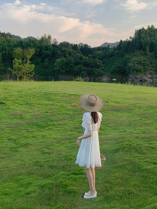 金蘑菇菇【白色海岸】长短款~轻盈荷叶领法式连衣裙 商品图1