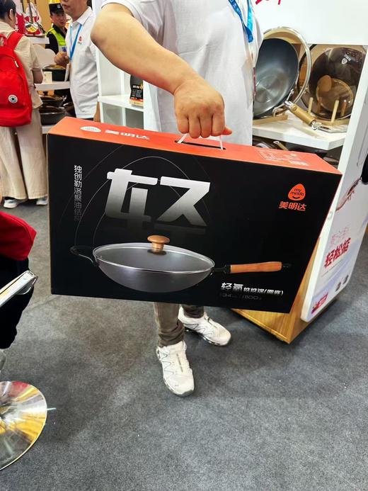 美明达 金釜捶打锅  无涂层更健康还原食材本真味道。 选用高纯度精铁，深层碳氮窒化技术，从材料 源头和工艺解决铁锅易生锈孔的难题。 商品图6