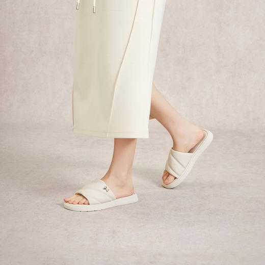 2楼千百度 24年夏季新品 其他拖鞋 A24320804 商品图2