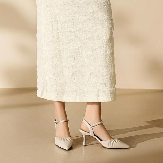 2楼千百度 25年夏季新品 时装凉鞋 A25257776 商品图1