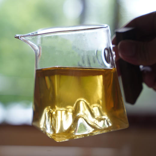 茶界顶级奢香【帝王香】【严选六棵大古树单株】三年陈化；2022年普洱香妃景迈茶王树所在地芒洪古茶园六棵大古树单株头春头采；357g/饼！ 商品图3