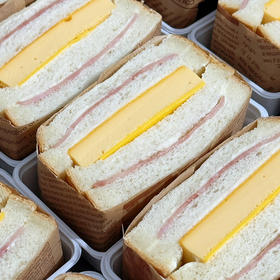 现烤面包—厚蛋烧三明治