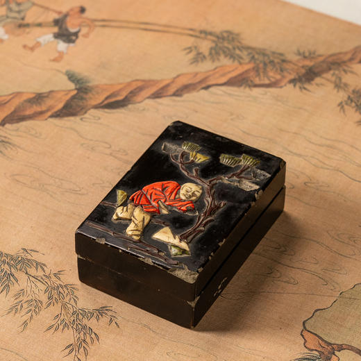 清	大漆百宝嵌松下童子盖盒 商品图0