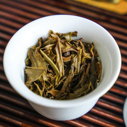 茶界顶级奢香【帝王香】【严选六棵大古树单株】三年陈化；2022年普洱香妃景迈茶王树所在地芒洪古茶园六棵大古树单株头春头采；357g/饼！ 商品图4