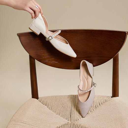 2楼千百度 25年夏季新品 时装凉鞋 A25269613 商品图1