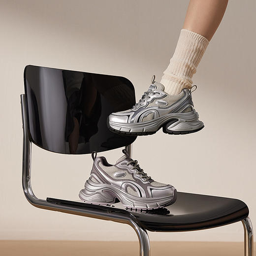 2楼千百度 25年春季新品 时尚休闲鞋 A25188863 商品图1