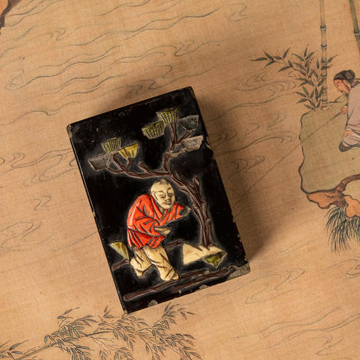 清	大漆百宝嵌松下童子盖盒 商品图1