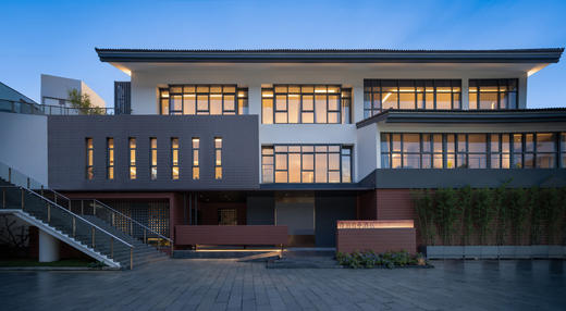 小红书| ¥799起/2间夜！周末不加价 【苏州山塘街夜泊君亭酒店】享豪华房+早餐！近大运河与山塘街 ，步行即达阊门遗址！ 商品图1