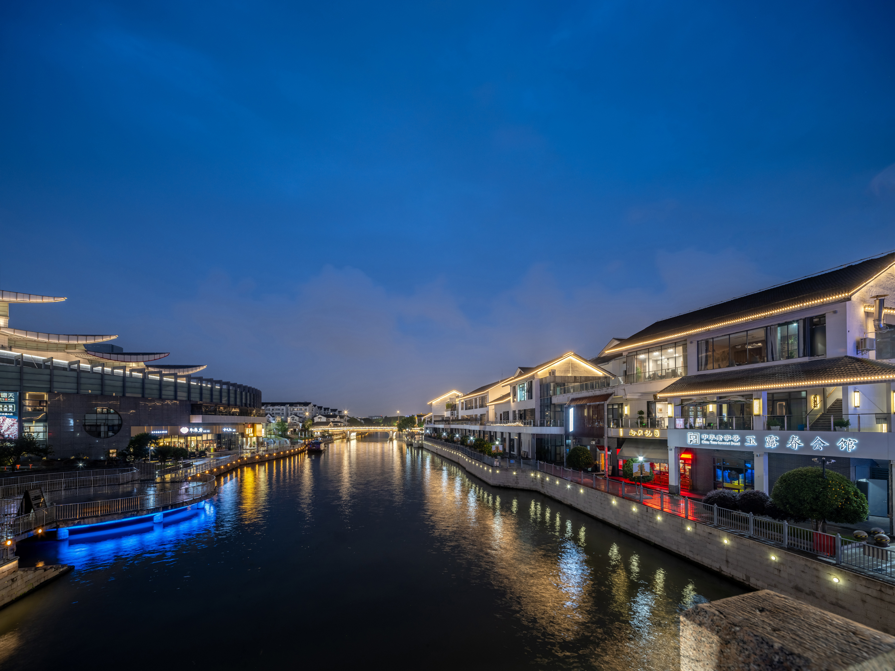 ★周末不加价★ ¥799起/2间夜！【苏州山塘街夜泊君亭酒店】享豪华房+早餐！近大运河与山塘街 ，步行即达阊门遗址！有效期至2025年12月30日