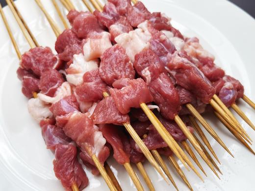 回民街20元一串的红柳羊肉串  只撒盐就好吃 现串现发 手工原切  天然散养 口感鲜嫩 只用新鲜的新疆羊肉  大串户外野餐烧烤食材 商品图4