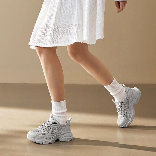 2楼千百度 25年春季新品 时尚休闲鞋 A25173851 商品图1